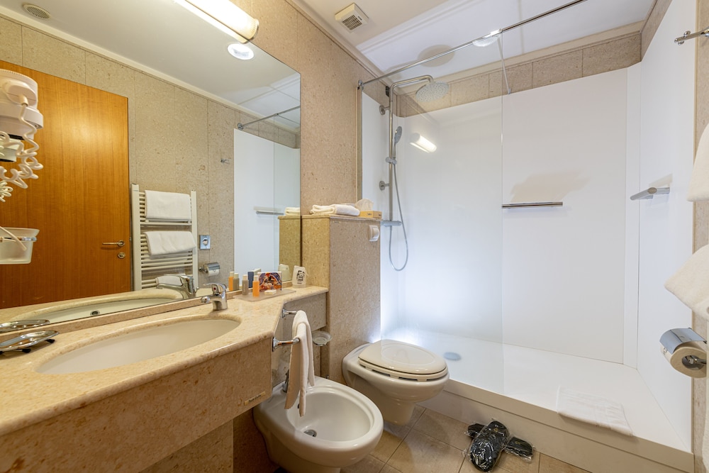 Executive Room - Photo 2