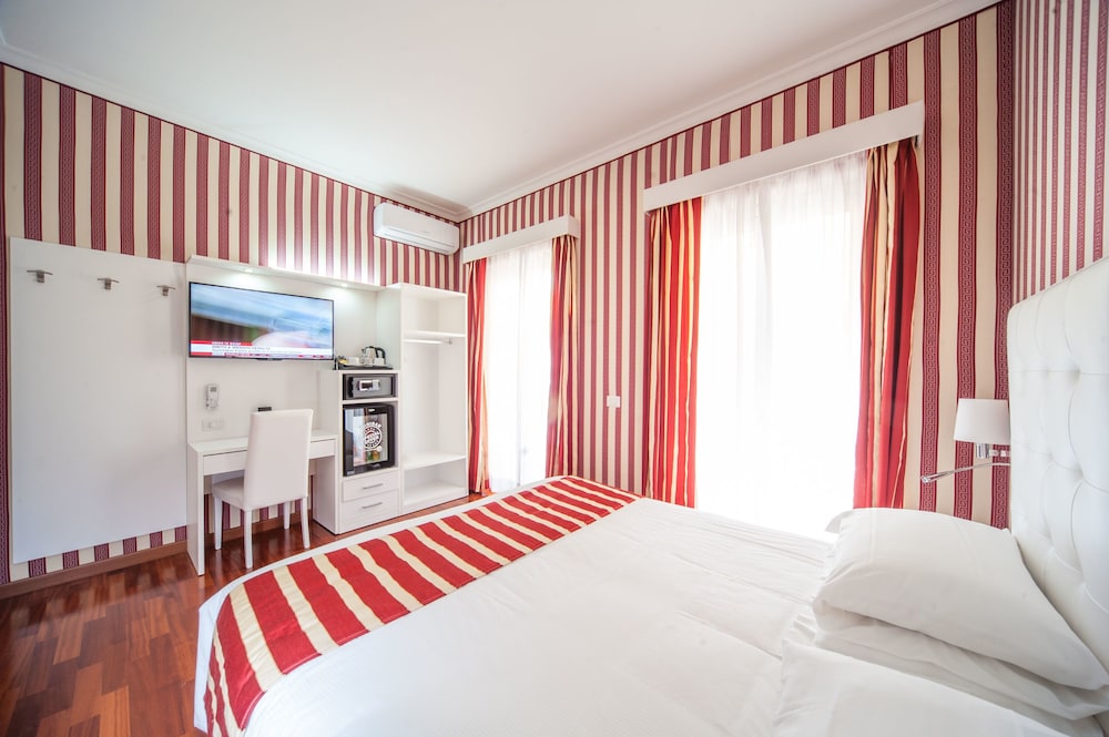 Deluxe Double Room, Balcony, City View photo 3