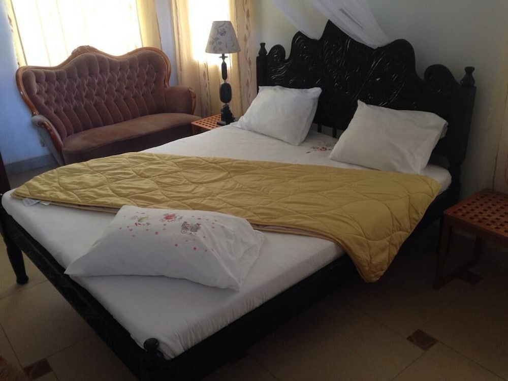 Red Room West photo 2