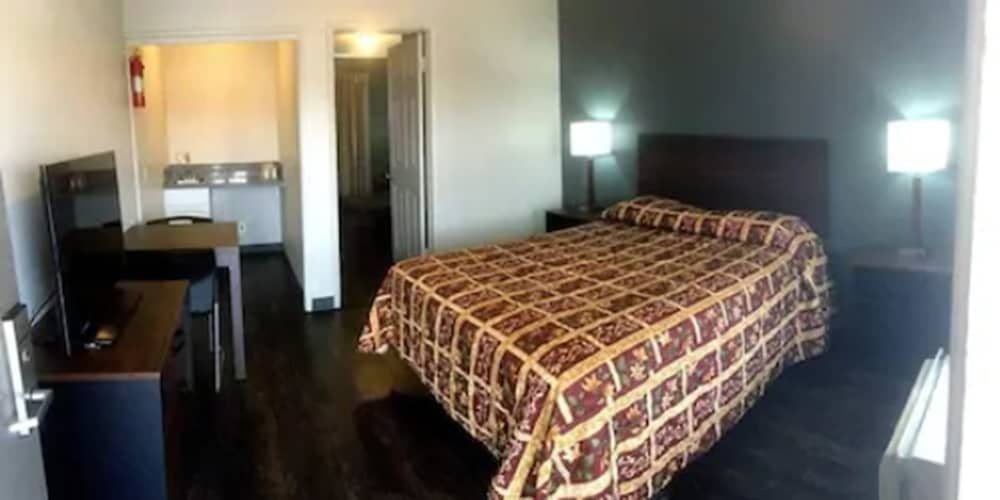 2 Bedroom Suite, 1 Queen Bed, 1 Sofa Bed