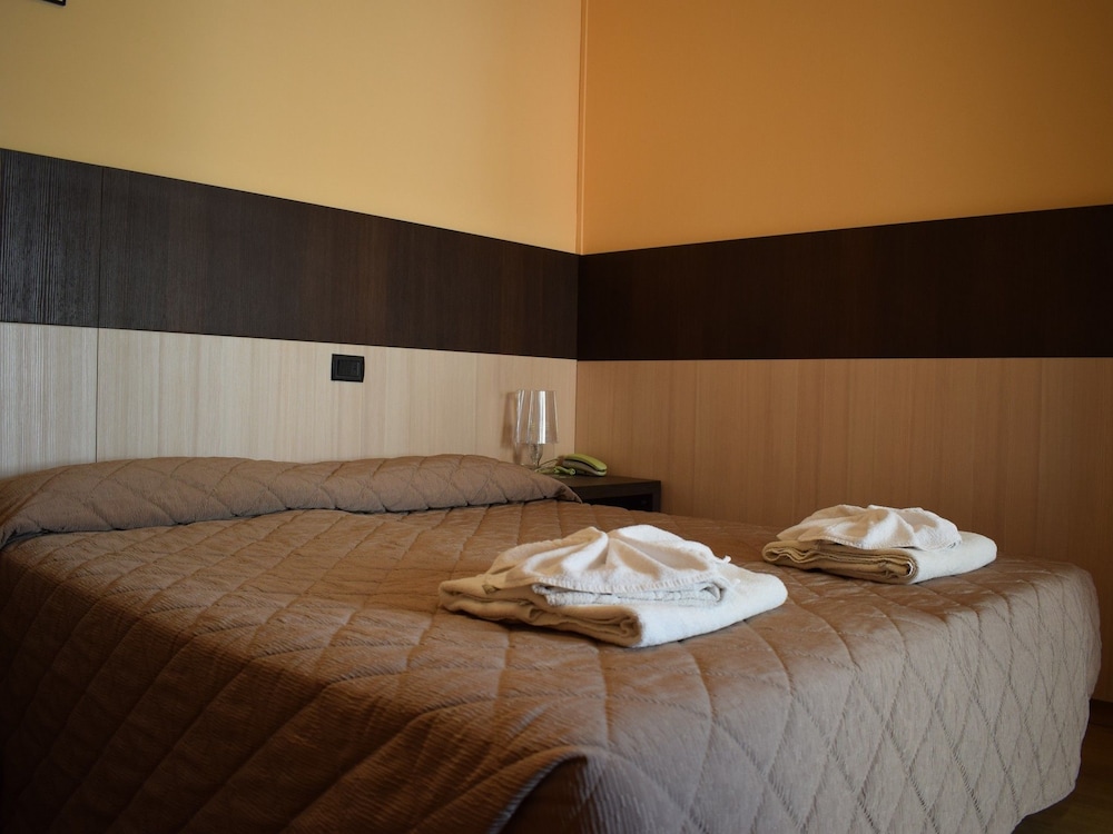 Standard Double Room - Photo 4