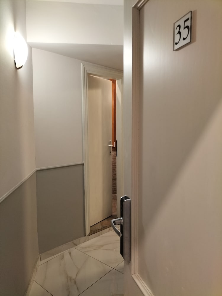Basic Double Room, Private Bathroom photo 2
