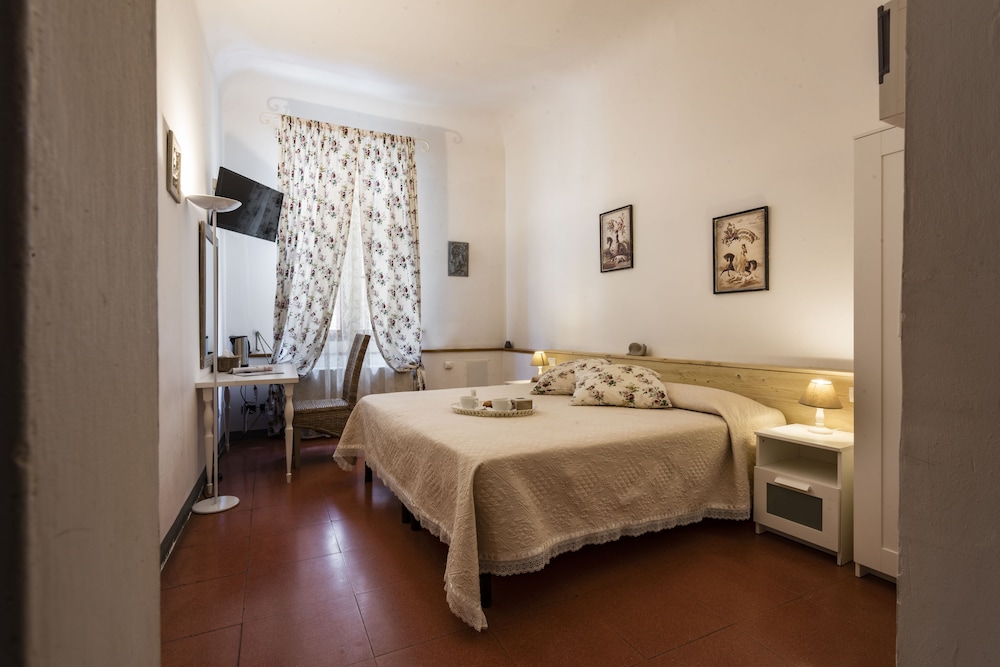 Standard Double or Twin Room photo 1