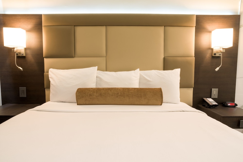 Deluxe Room, 1 King Bed, Accessible