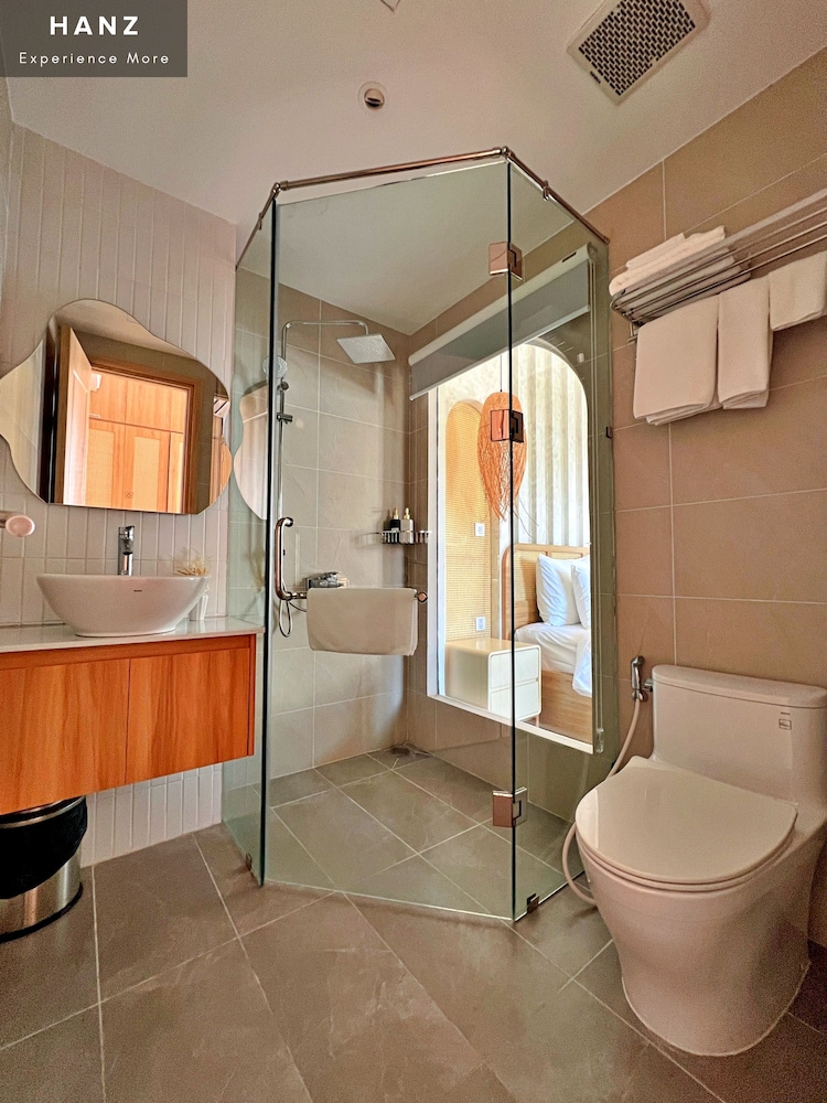 Deluxe Double Room, 1 Queen Bed, Balcony, City View - Photo 6
