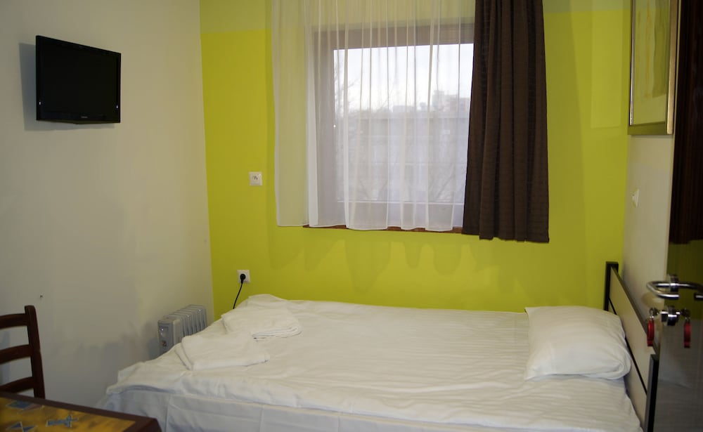 Single Room With Double Bed - Small Room