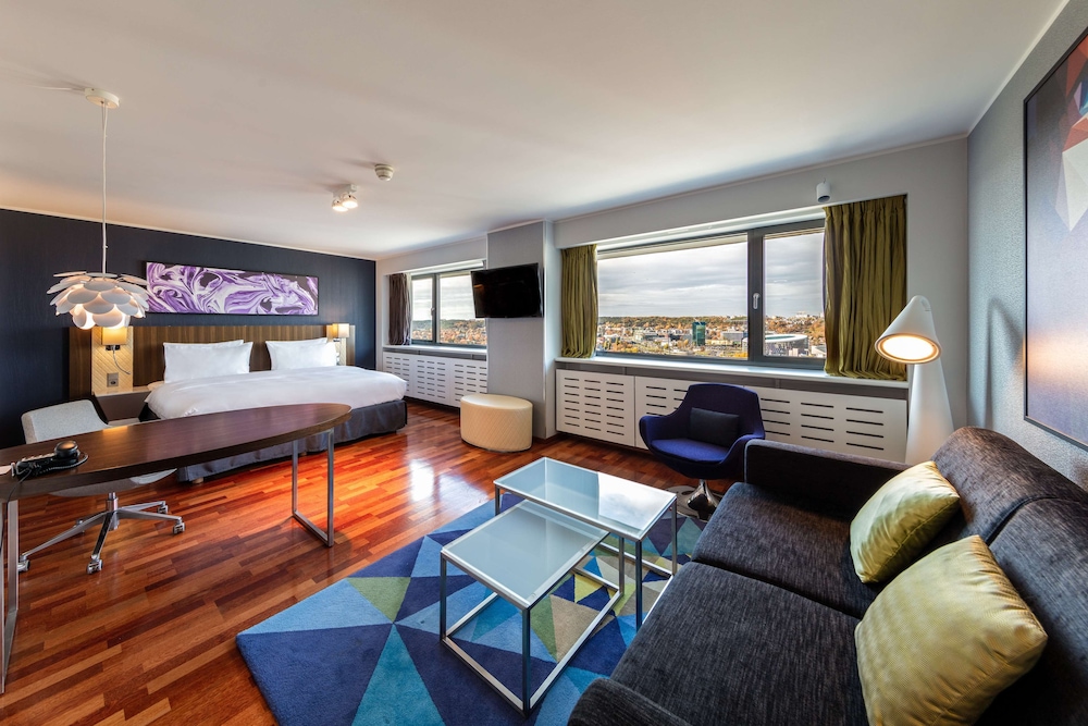 Suite, 1 Bedroom - Photo 1