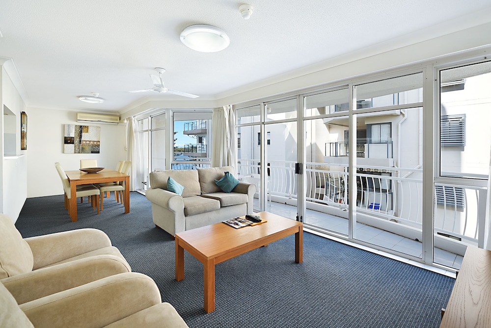 1 Bedroom Apartment with Sea View photo 3