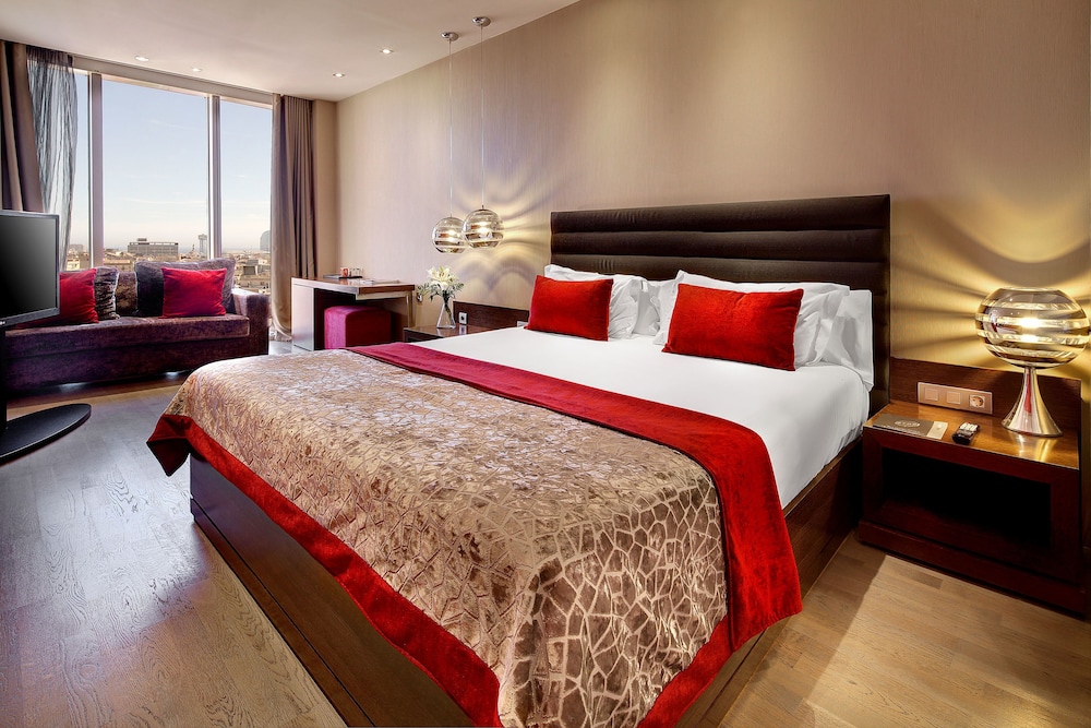 Premium Triple Room, City View