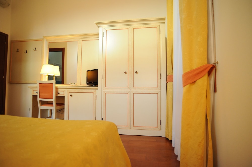 Double or Twin Room photo 1