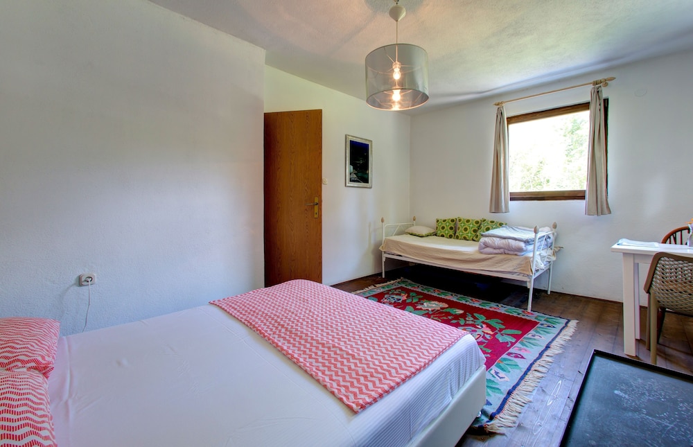 Quadruple Room, Shared Bathroom photo 3