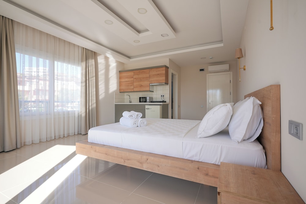 Premium Studio Suite, 1 Queen Bed with Sofa bed, Sea View