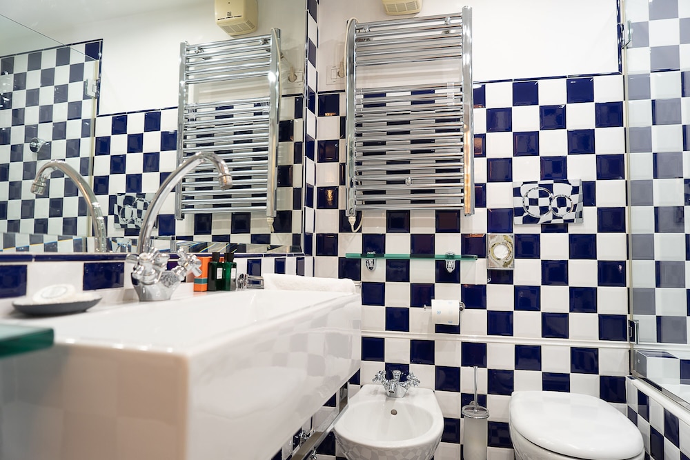 Classic Apartment, 1 Bedroom, Mezzanine photo 2