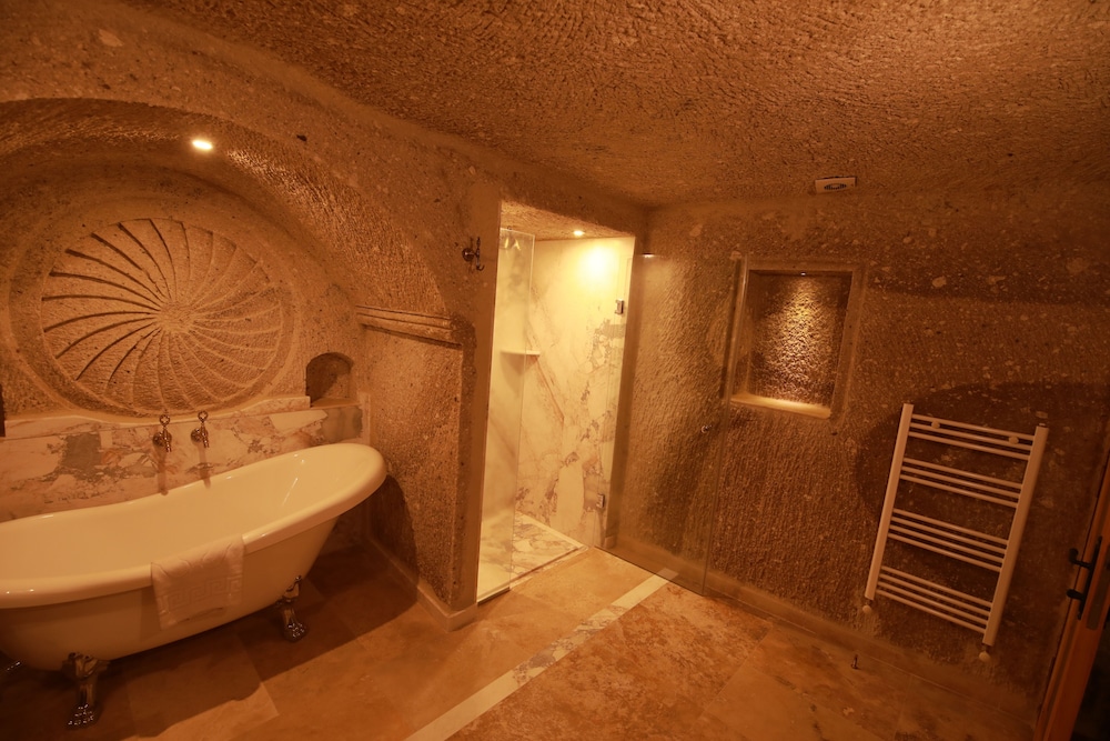 Standard Suite - Photo 13