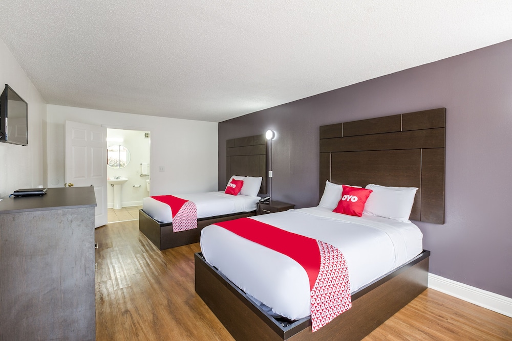 Room, 2 Double Beds, Accessible photo 1
