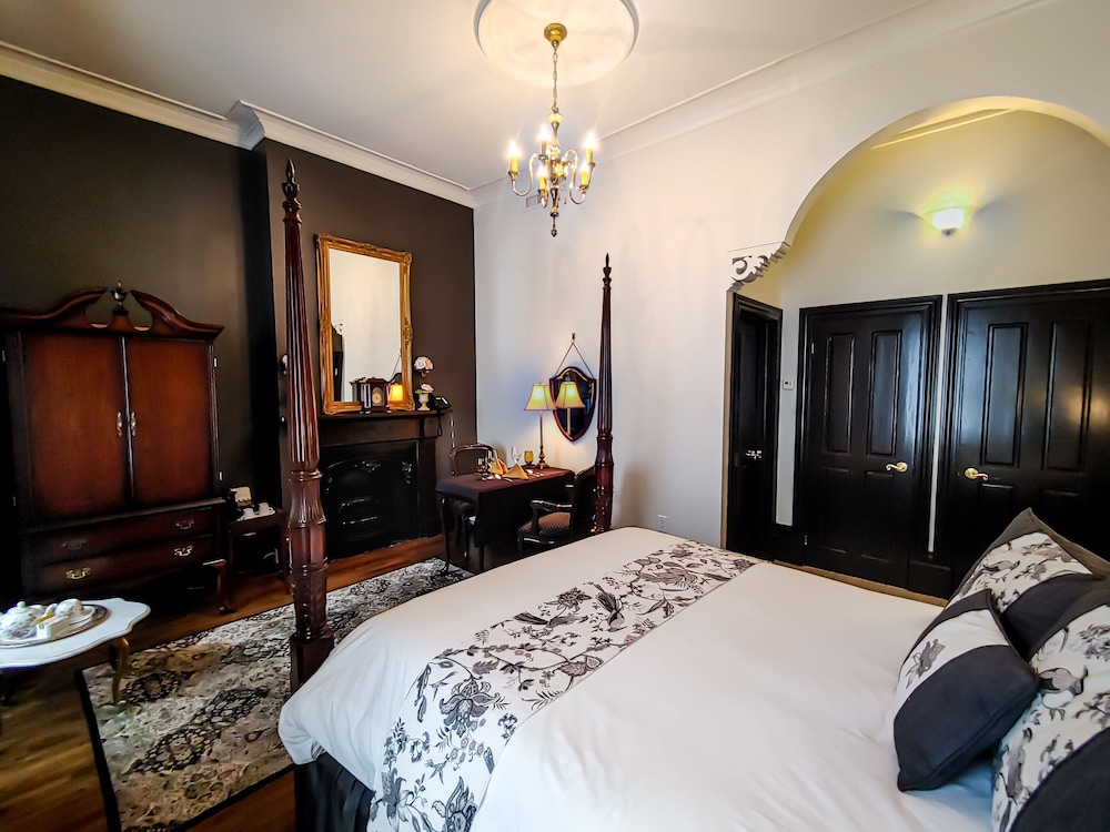 Prestige Clos St-Louis - 1st or 2nd floor, no elevator thumbnail 5