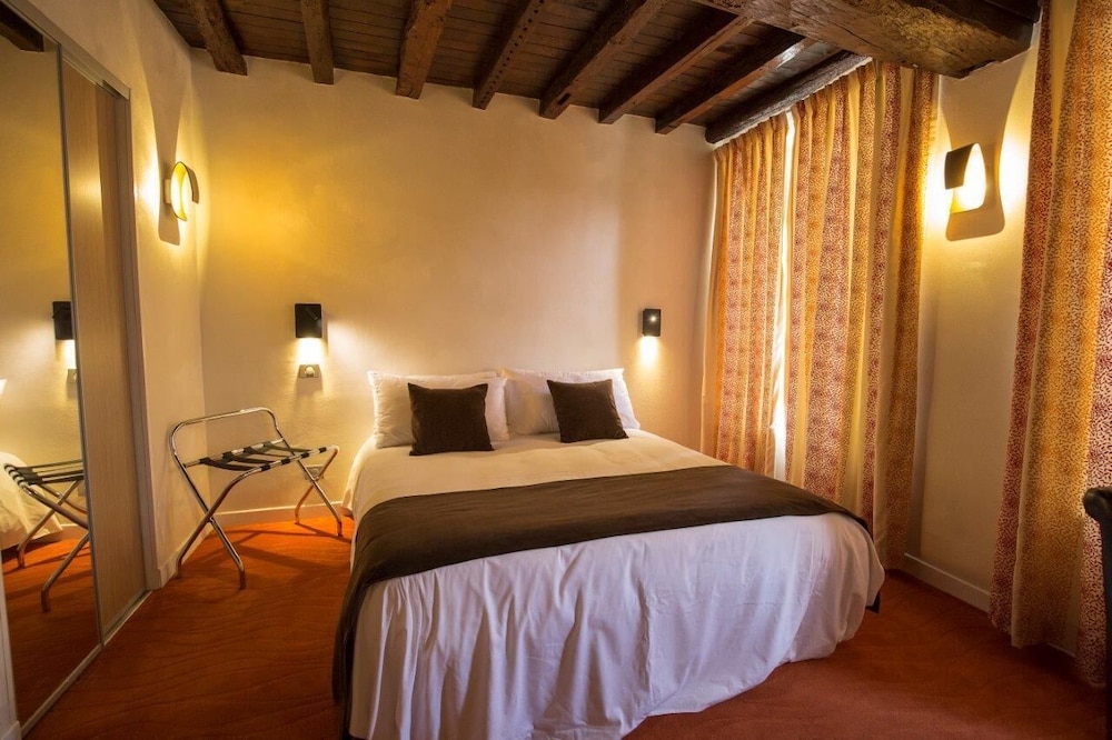 Deluxe Double Room, 1 King Bed photo 2