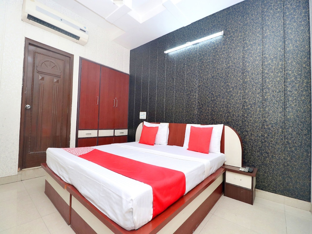 Deluxe Double or Twin Room, 1 King Bed photo 2