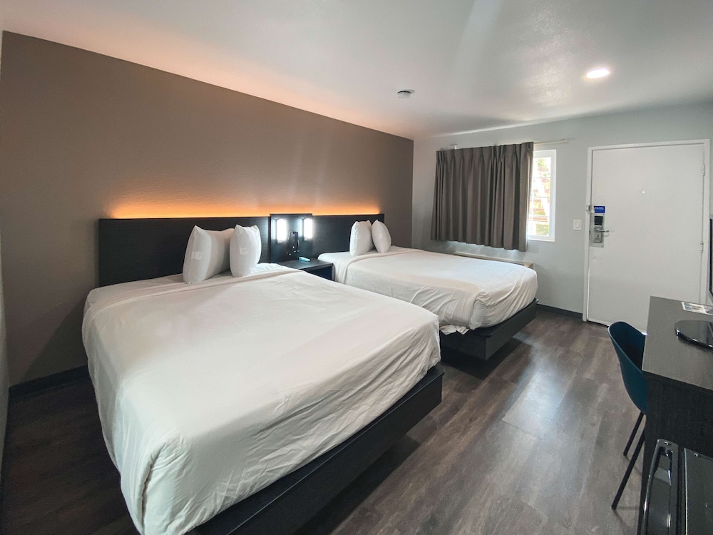 Standard Room, 2 Queen Beds, Accessible, Non Smoking photo 1
