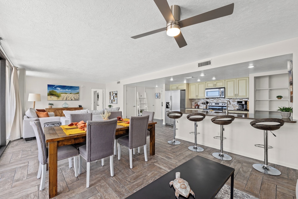 "Blessed Sunset" - 2 Bedroom 2 Bath Beachfront Condo, photo 6