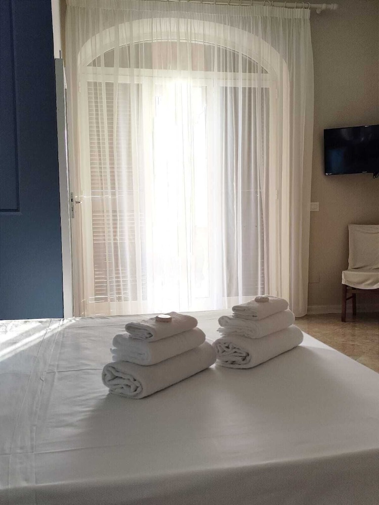 Deluxe Room, Non Smoking, Sea View photo 2