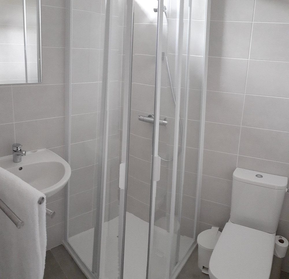 Classic Double Room, Ensuite photo 2
