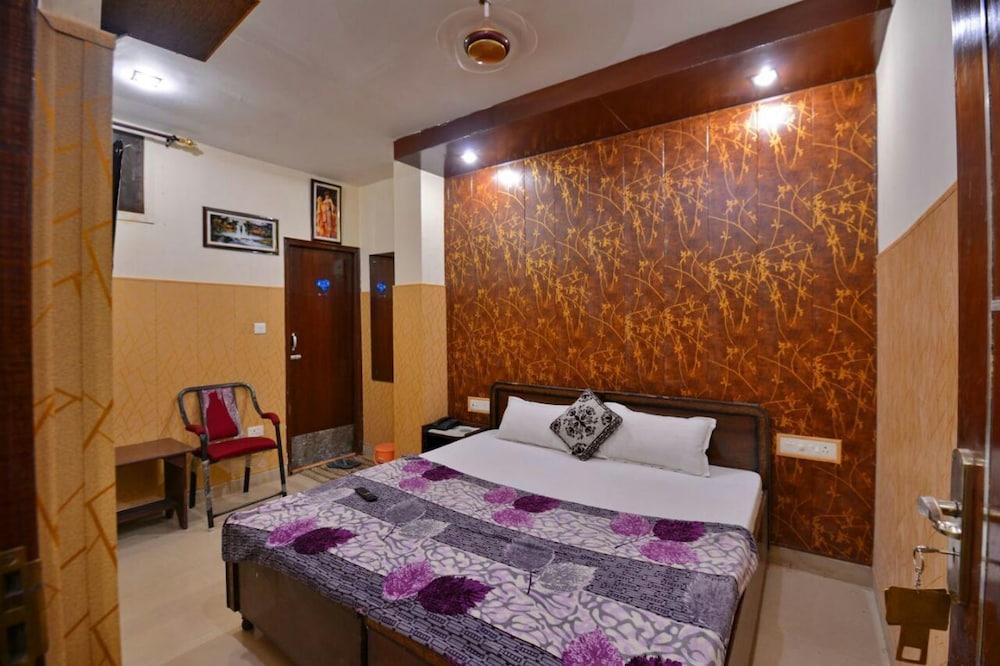 Deluxe Room, 1 Double Bed, Private Bathroom photo 3
