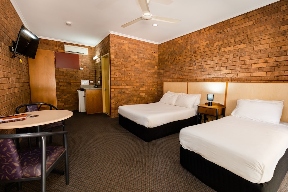 Standard Motel Room photo 3