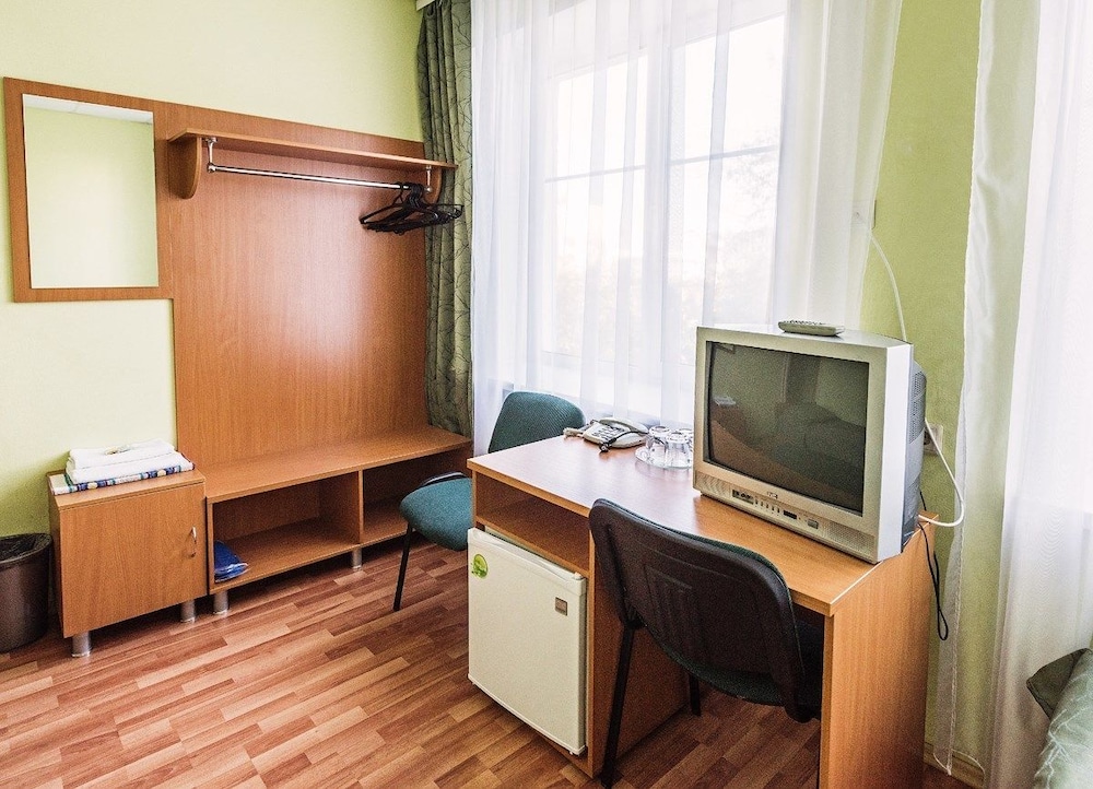 Basic Double Room, Shared Bathroom photo 3
