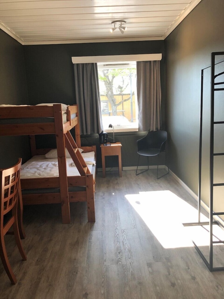 Basic Triple Room, Multiple Beds, Non Smoking, Shared Bathroom
