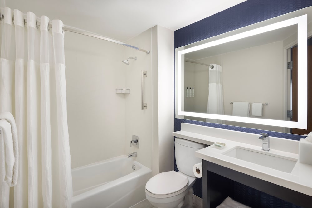 Room, 2 Queen Beds (Hearing Accessible) - Photo 5