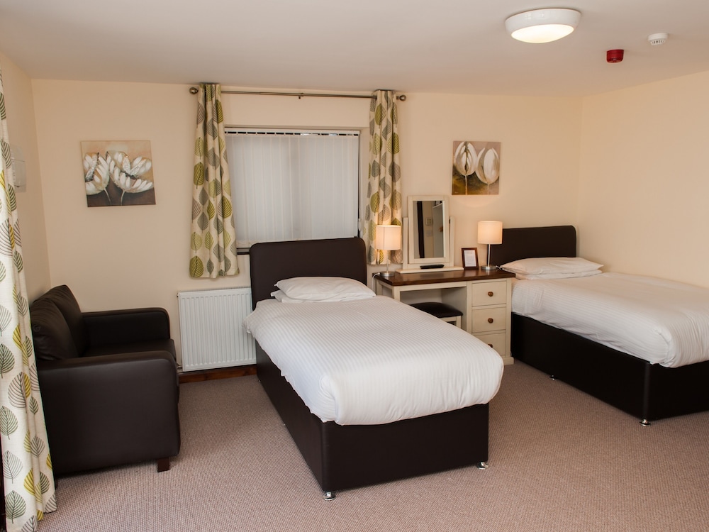 Triple Room, Ensuite photo 1