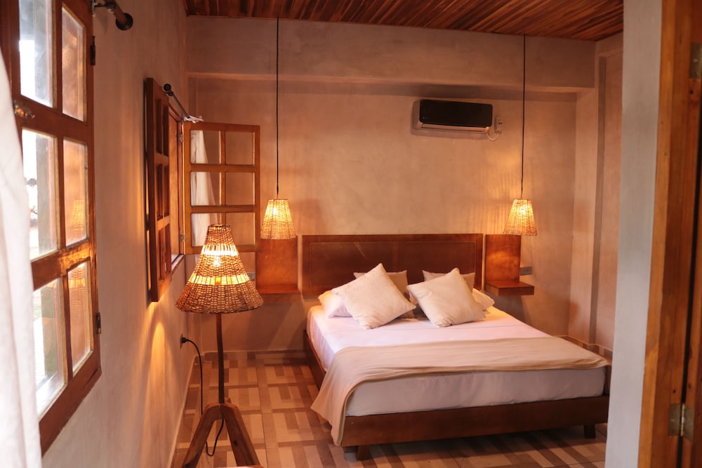 Deluxe Room, 1 Queen Bed photo 3
