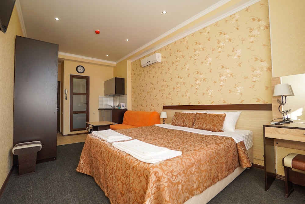 Triple Room, Balcony (Studio)