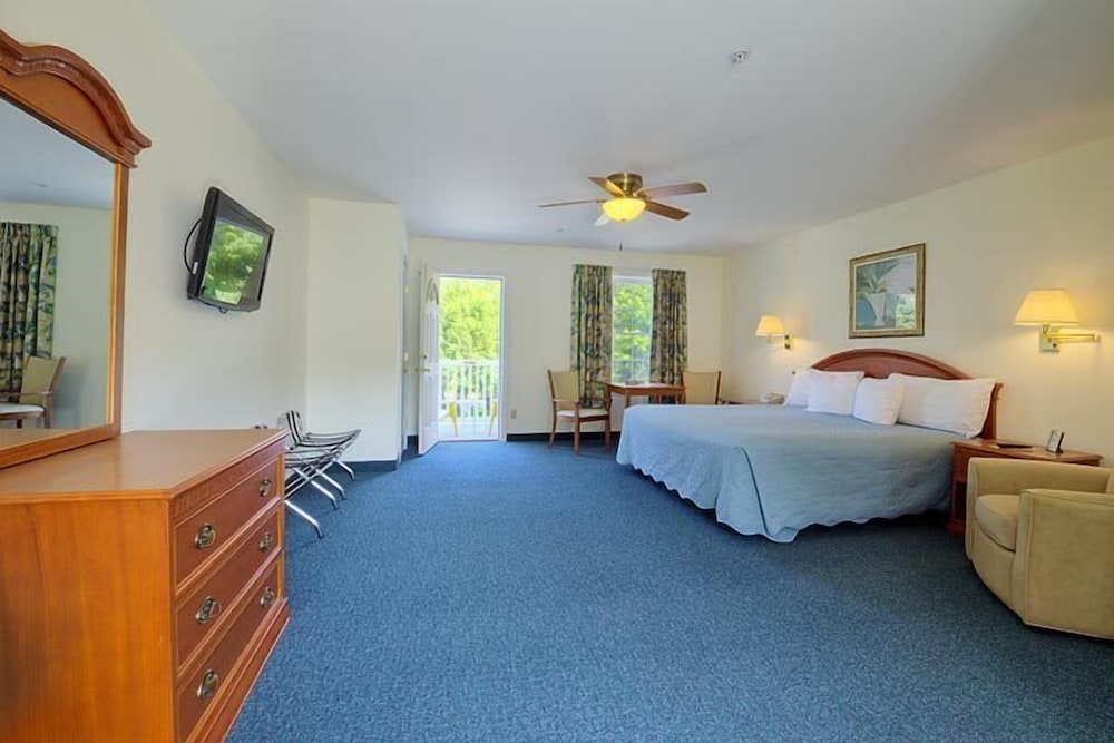 Second Floor, 1 King Bed (Children not permitted)                *NO ELEVATOR ACCESS* photo 1