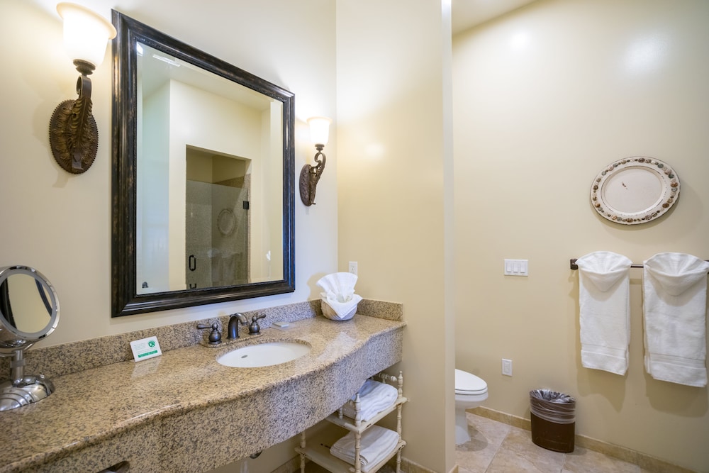 Deluxe Suite, 2 Double Beds - Photo 2