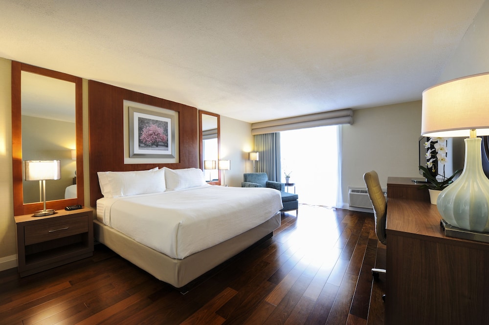Standard Room, 1 Queen Bed, Accessible (Mobility Accessible)