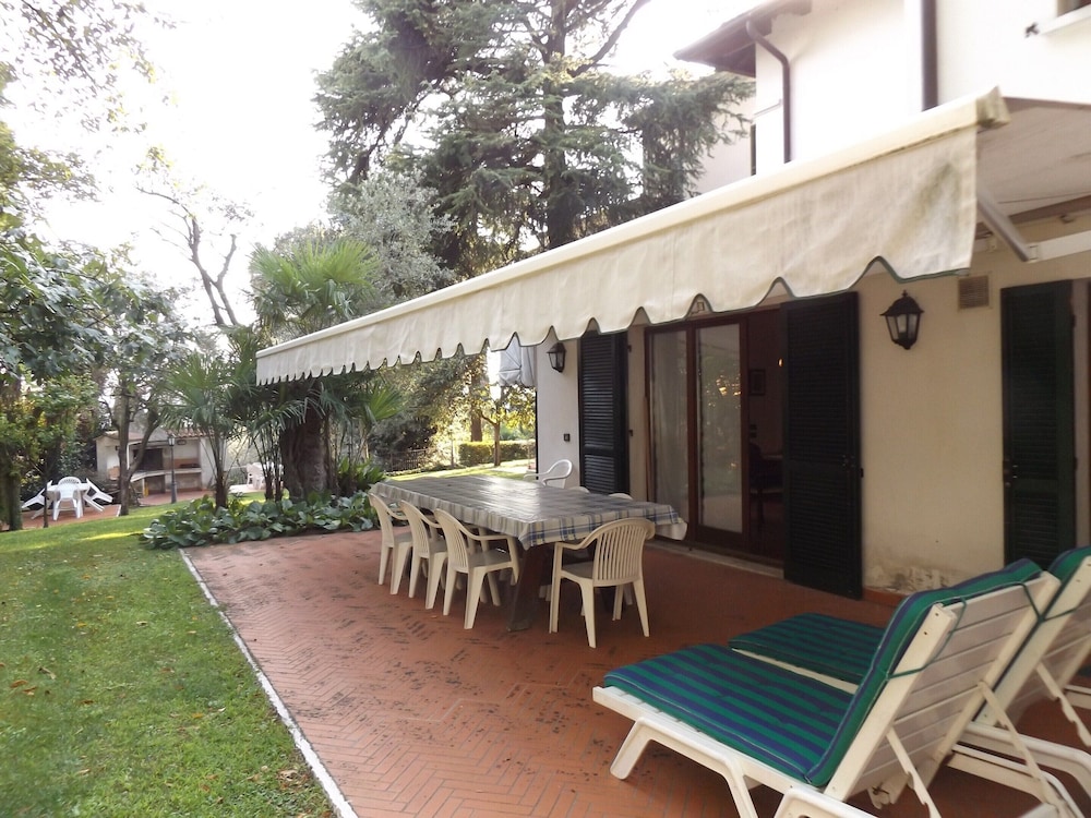 Villa photo 2