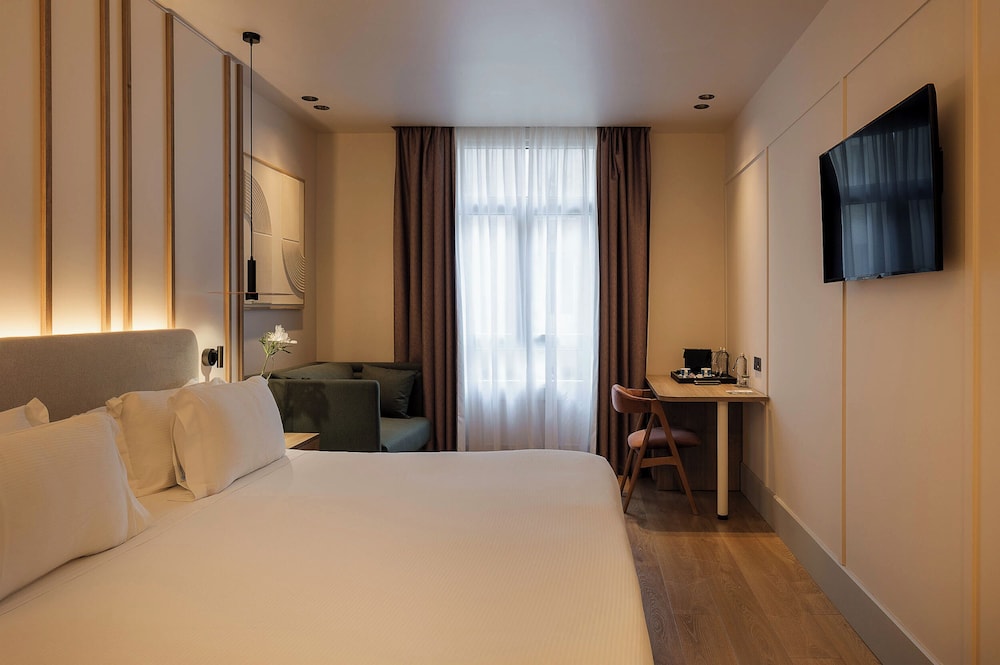 Superior Room (2 adults + 1 child)
