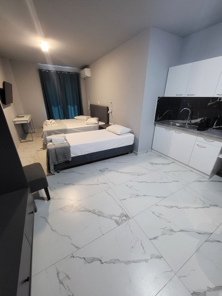 Basic Triple Room, Balcony