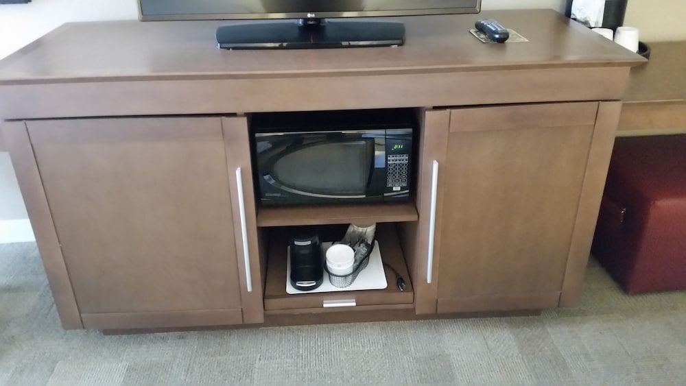 Room, 2 Queen Beds, Non Smoking, Refrigerator & Microwave - Photo 2