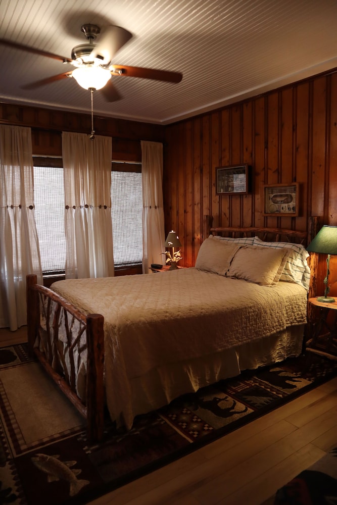 Cabin, 1 Queen Bed (Mill Creek) photo 2