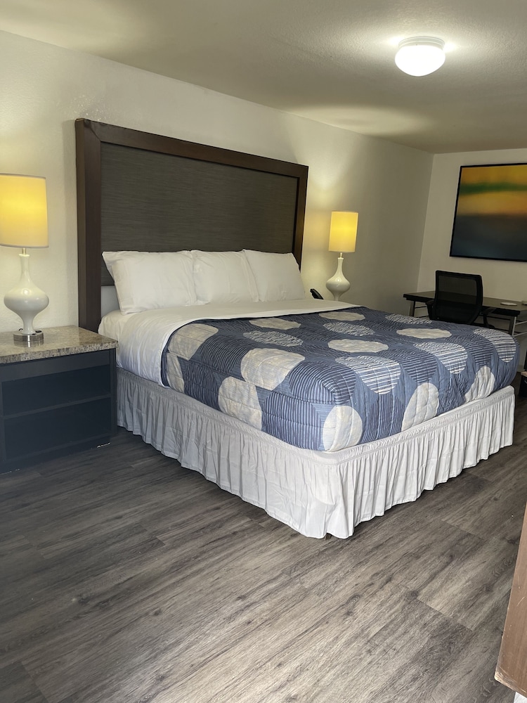 Room, 1 King Bed photo 2