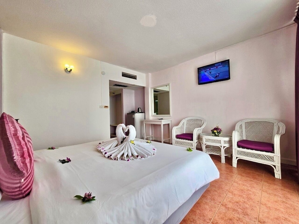 Deluxe Double Room with Balcony photo 2