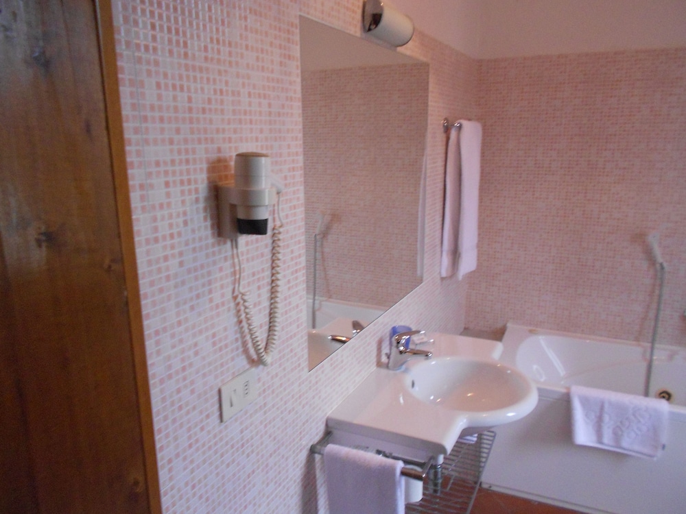 Double Room - Photo 17