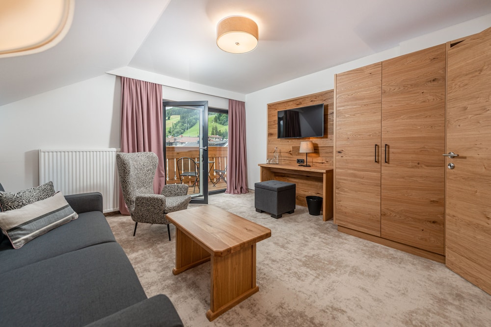 Junior Suite, Balcony photo 1
