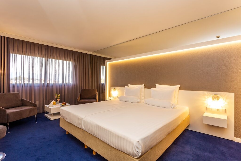 Luxury Room, Non Smoking - Photo 5
