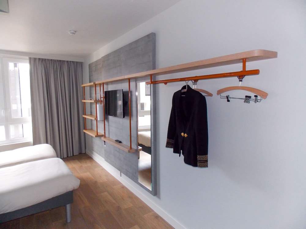 Standard Room, 2 Twin Beds - Photo 7