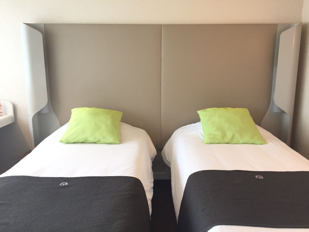Standard Room, 2 Twin Beds - Photo 2