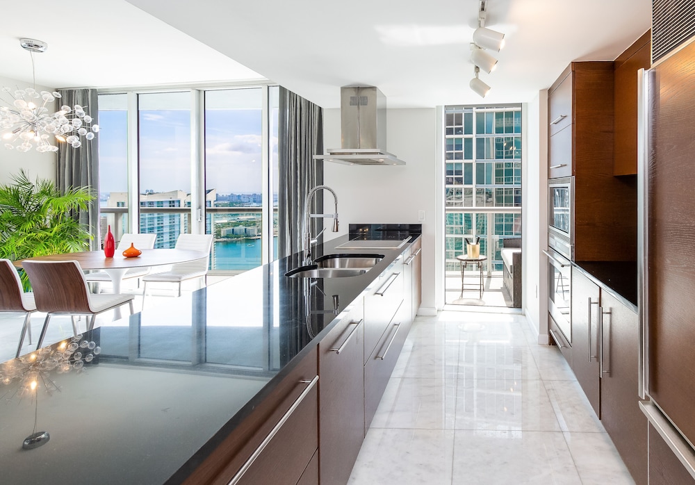 Boutique Corner Apart, 2/2, Sofa Bed, Ocean View, Balcony3202